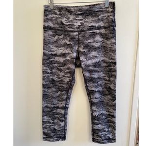 Lululemon cropped leggings.